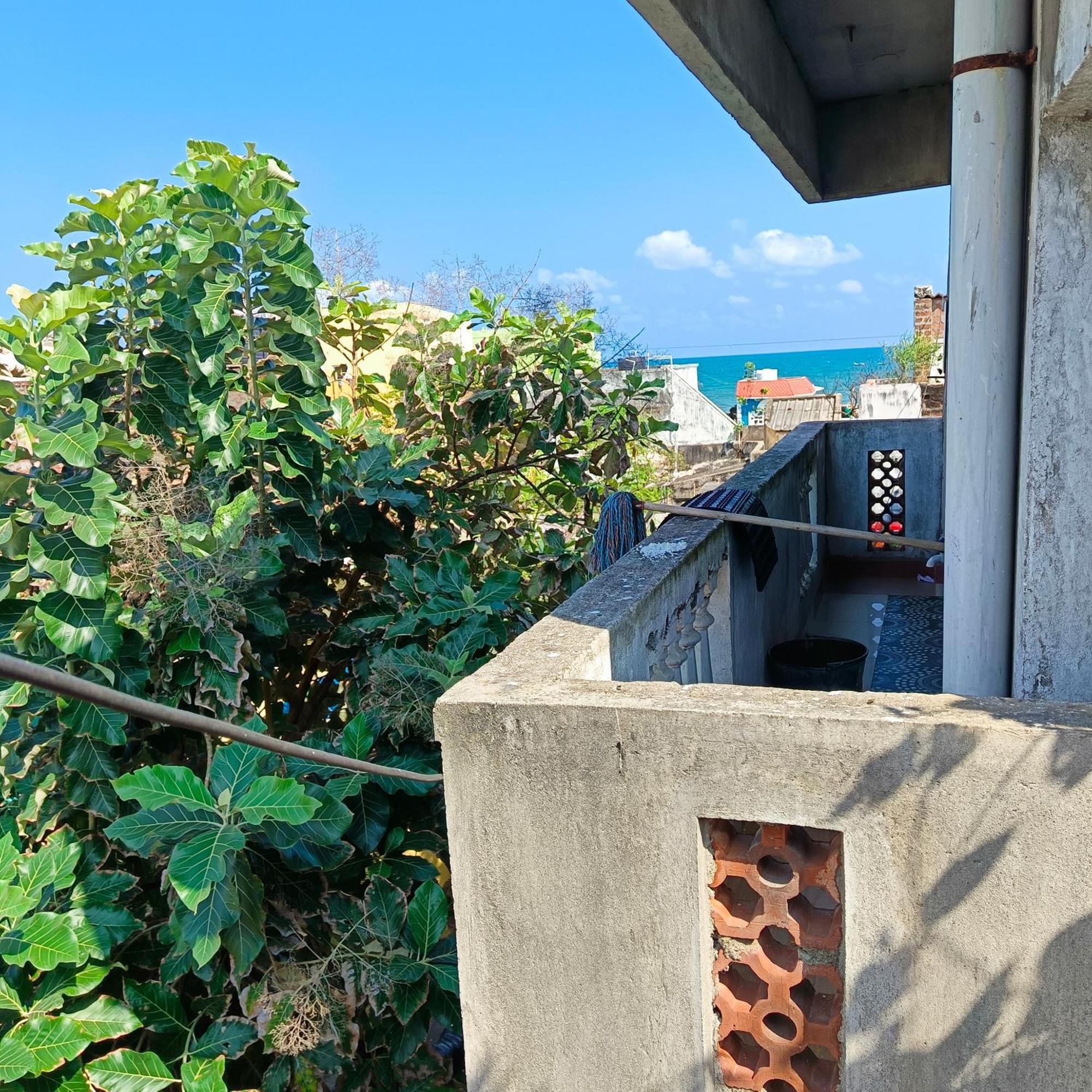 Blue Waves Homestay Pondicherry Luaran gambar