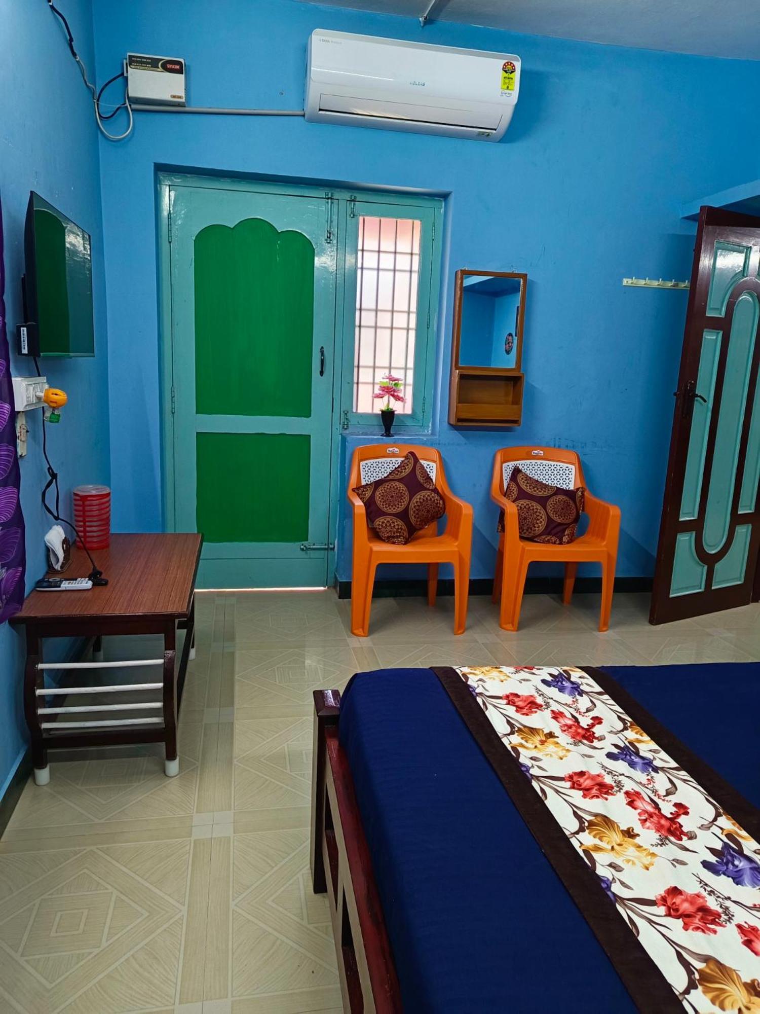 Blue Waves Homestay Pondicherry Luaran gambar
